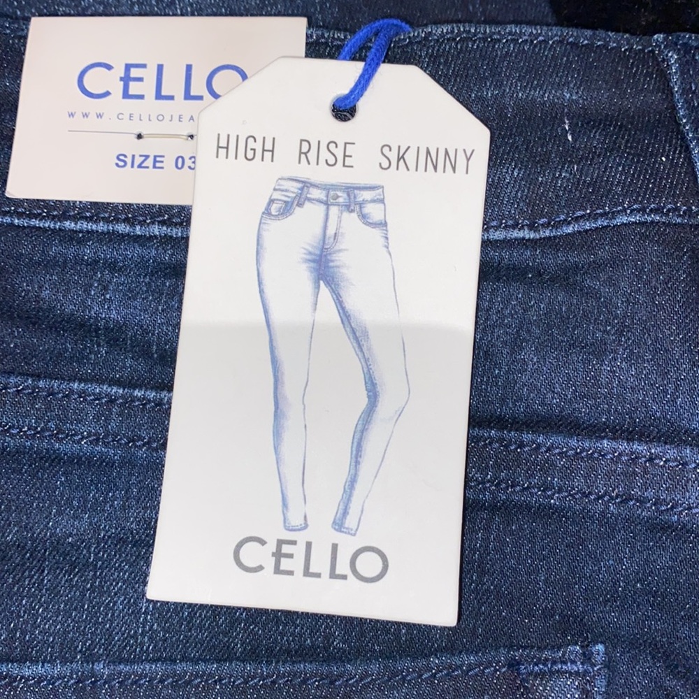 Distressed Jeans - Picture 6 of 6